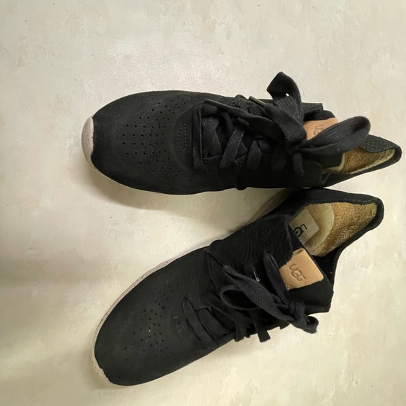 Black UGG TREADLITE runners - Picture 9 of 11